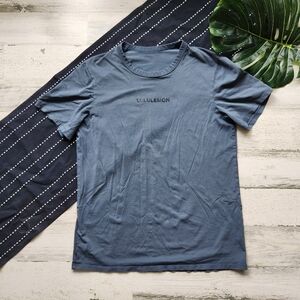 Lululemon Fundamental T-Shirt Graphic Short Sleeve Tee Spellout Blue Size Small